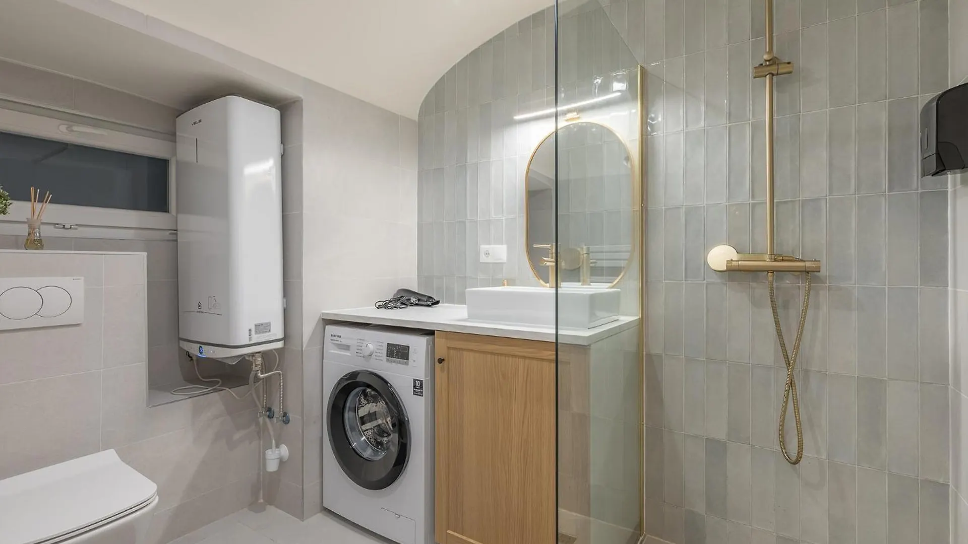 Luxury & Quiet Central Apartment Near Newyorkcafe بودابست